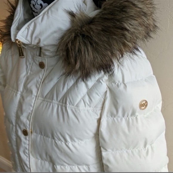 Gorgeous Michael Kors Jacket.
Size L - Picture 5 of 5